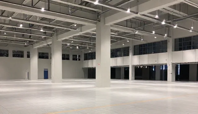 设备需求反馈：集中处理与分散收集的取舍分析